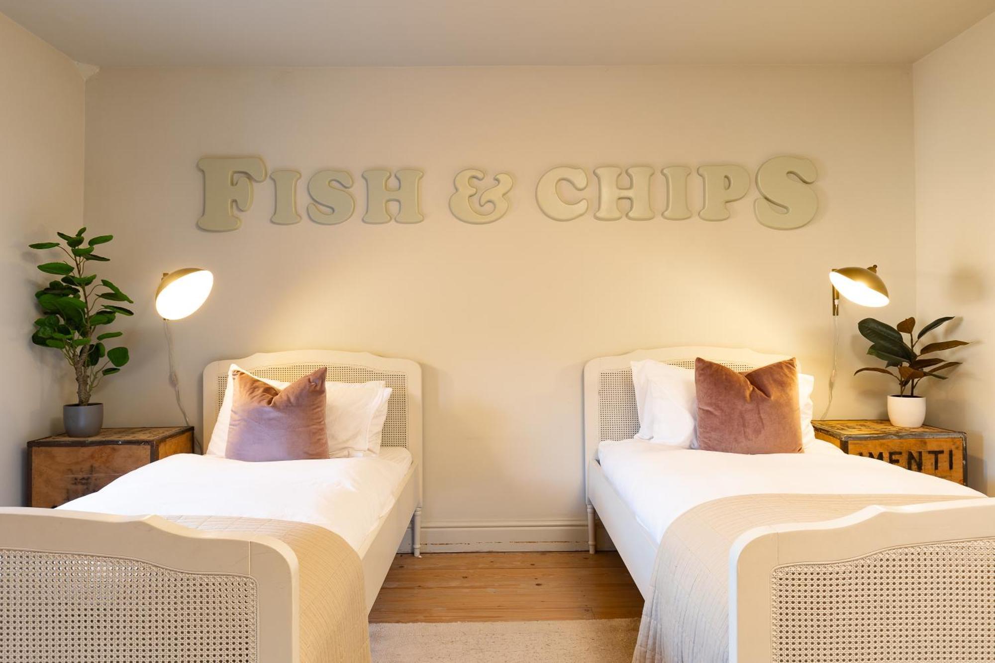 Stylish Seaside Home With King Beds And Parking Scarborough Exterior foto
